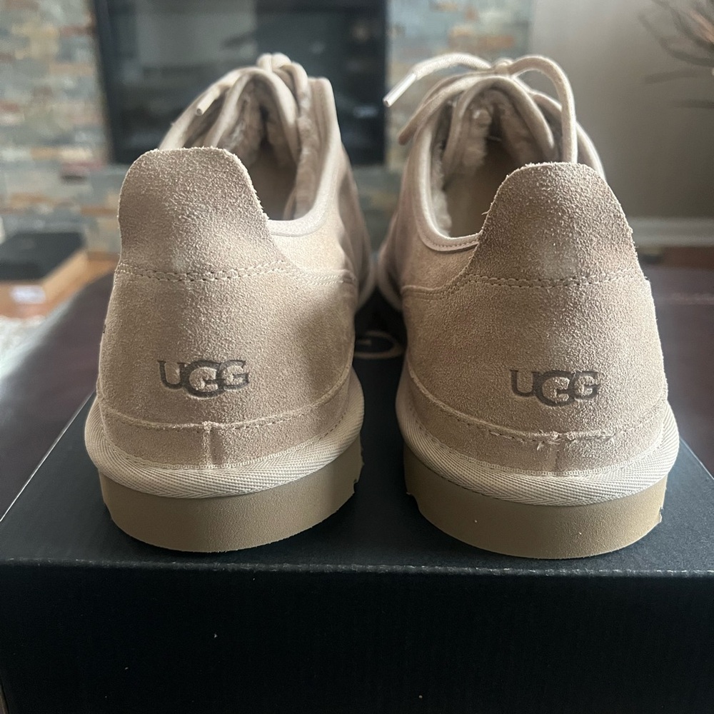 UGG Maksim II (New) - Picture 3 of 4